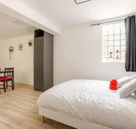 Au Calme Avec Cour Avec 1 Siege Massant! Apartment