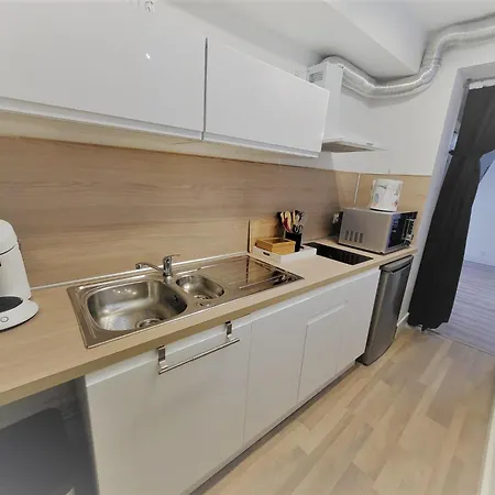 Apartment Au Calme Avec Cour Avec 1 Siege Massant!