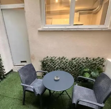 Au Calme Avec Cour Avec 1 Siege Massant!