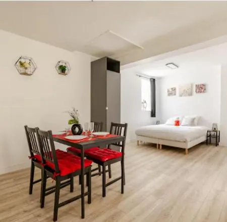 Apartment Au Calme Avec Cour Avec 1 Siege Massant! *