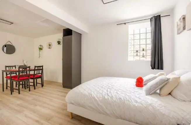 Au Calme Avec Cour Avec 1 Siege Massant! Apartment