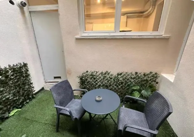 Au Calme Avec Cour Avec 1 Siege Massant!