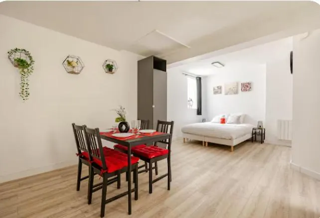 Apartment Au Calme Avec Cour Avec 1 Siege Massant! *