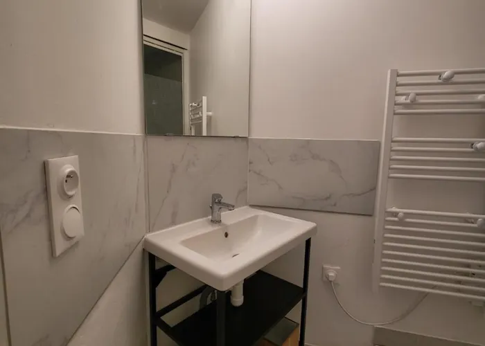 Apartment Au Calme Avec Cour Avec 1 Siege Massant!